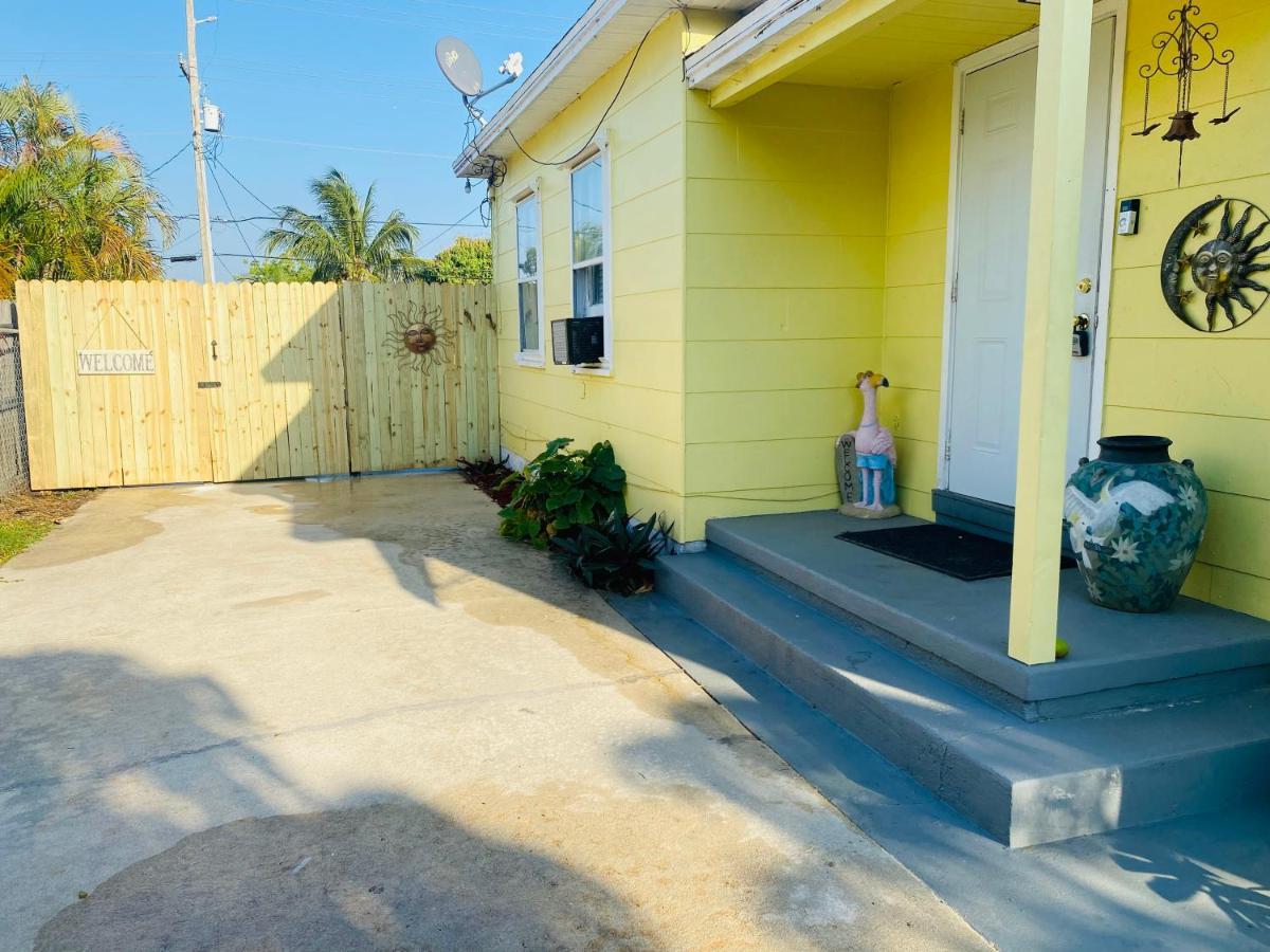 5 Min To Beach Large Living Room Fenced Backyard Bbq Firepit Driveway Boat Parking Lake Worth Beach Exteriör bild