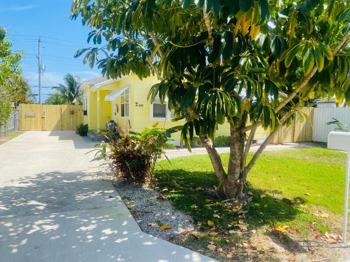 5 Min To Beach Large Living Room Fenced Backyard Bbq Firepit Driveway Boat Parking Lake Worth Beach Exteriör bild