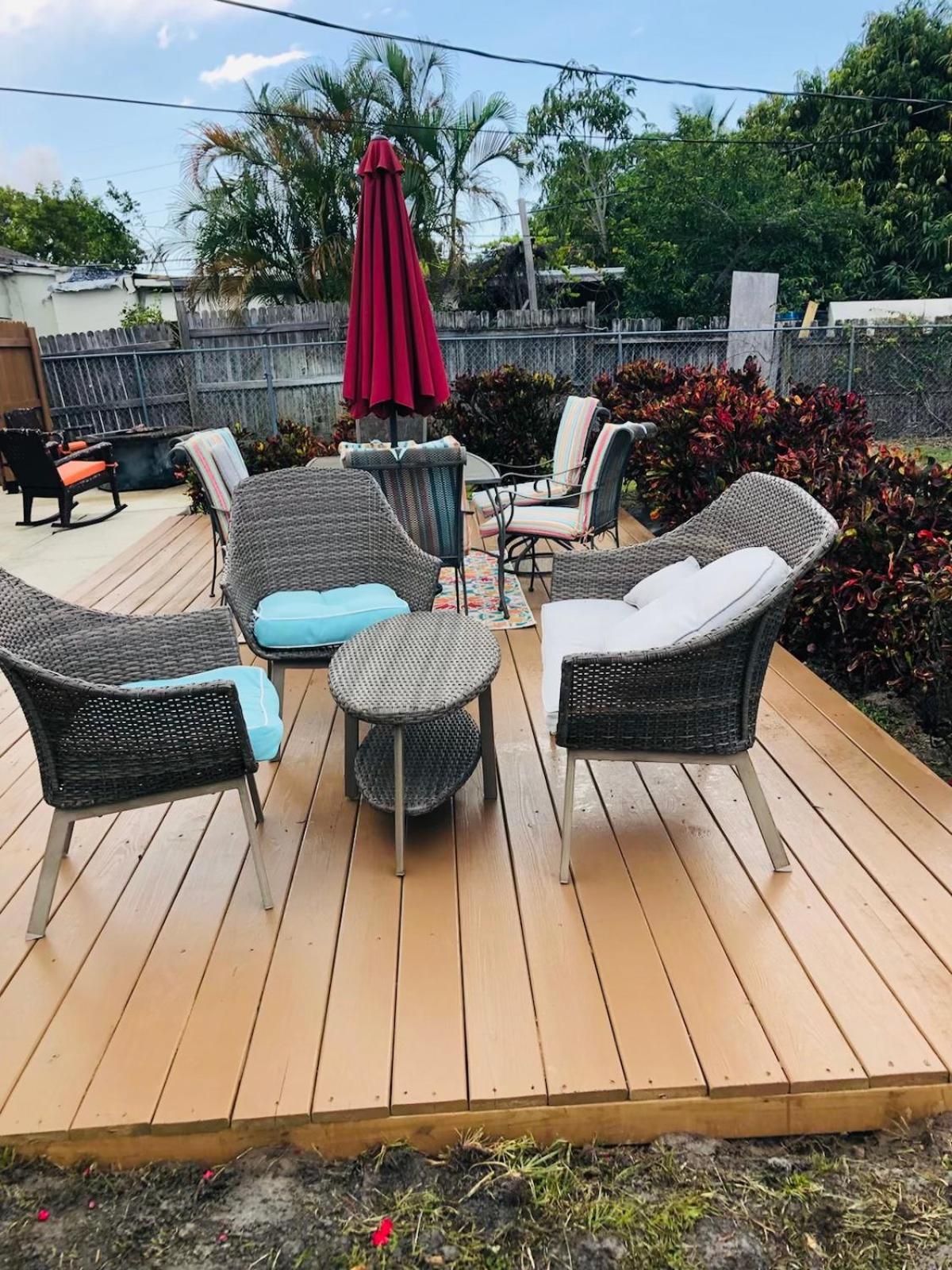 5 Min To Beach Large Living Room Fenced Backyard Bbq Firepit Driveway Boat Parking Lake Worth Beach Exteriör bild