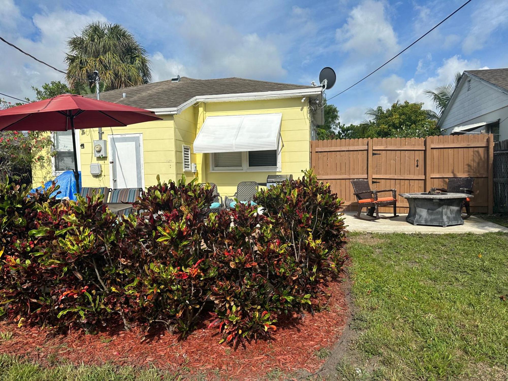 5 Min To Beach Large Living Room Fenced Backyard Bbq Firepit Driveway Boat Parking Lake Worth Beach Exteriör bild